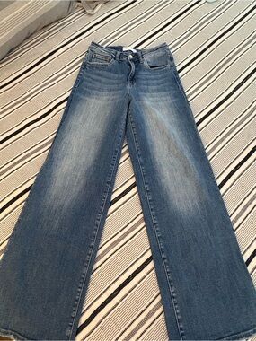 High-Rise Wide-Leg Jeans in Medium Blue